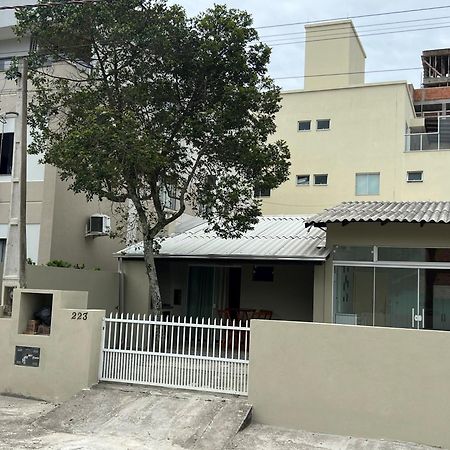 Вилла Casa Entre Dois Mares - Casa Bege Бомбиньяс Экстерьер фото